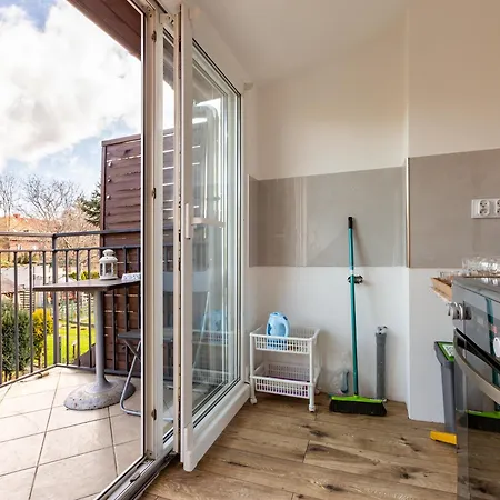 Plowce 24 Guest Spots By Bookinghost Danzica