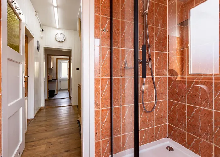 Plowce 24 Guest Spots By Bookinghost Gdańsk