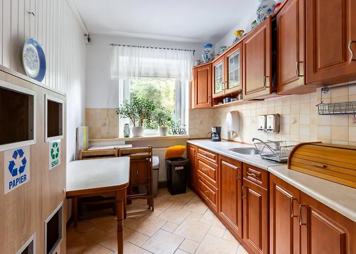 Plowce 24 Guest Spots By Bookinghost *