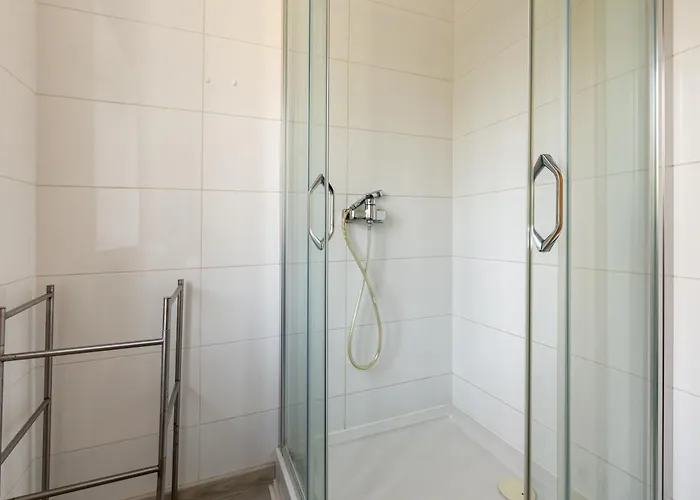 Plowce 24 Guest Spots By Bookinghost