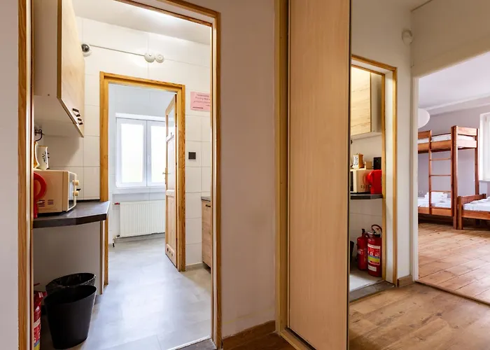 Plowce 24 Guest Spots By Bookinghost * グダニスク