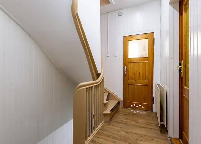 Plowce 24 Guest Spots By Bookinghost * Gdańsk